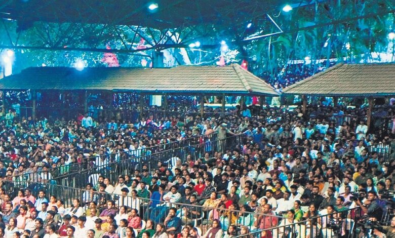 Nishagandhi open-air auditorium struggles to handle crowd surge during Onam celebrations Nishagandhi open-air auditorium struggles to handle crowd surge during Onam celebrations